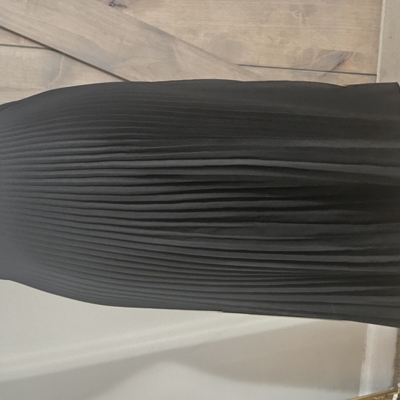 MIU MIU Black Plisse Pleated Crepe Midi. Size XS - Picture 6 of 14